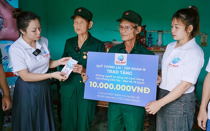 Hình ảnh đội ngũ hỗ trợ khách hàng 24/7